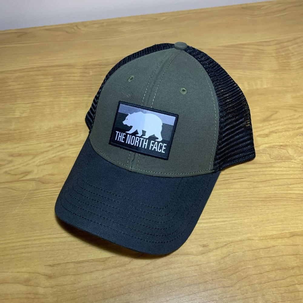 The North Face Bear Logo Mesh Trucker Snapback Cap Hat Green